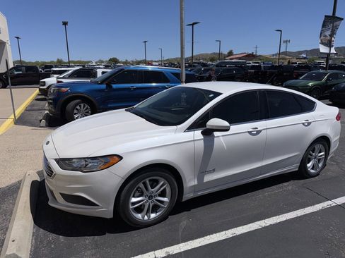 Used 2018 Ford Fusion SE FWD image 1