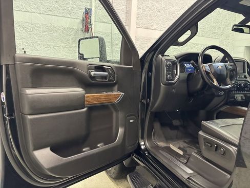 Used 2021 Chevrolet Silverado 3500 High Country image 14