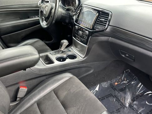 Used 2024 Jeep Grand Cherokee Limited image 32