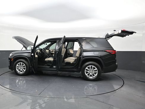 Used 2022 Chevrolet Traverse LS FWD image 29