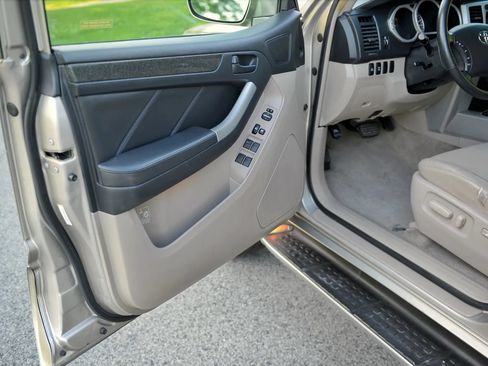 Used 2004 Toyota 4Runner Limited AWD/4WD image 42