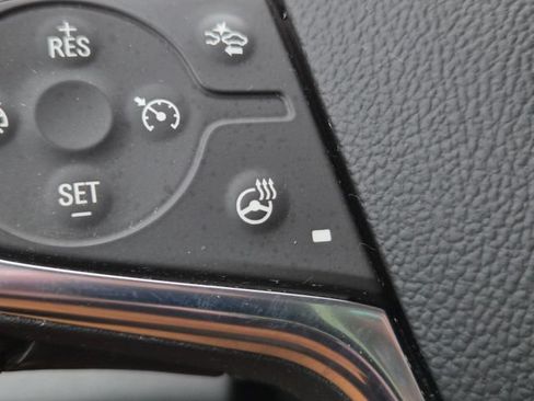 Used 2021 Chevrolet Traverse LT FWD image 22