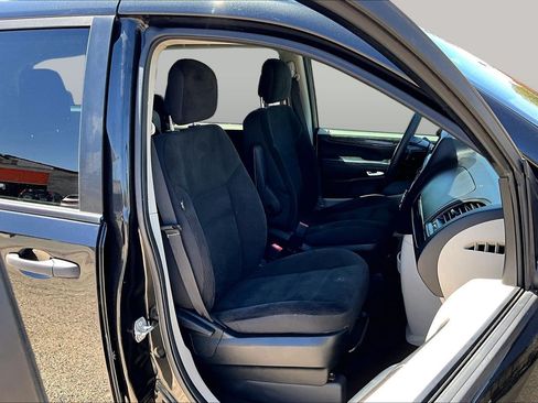 Used 2019 Dodge Grand Caravan SE w/ UConnect Hands-Free Group FWD image 7