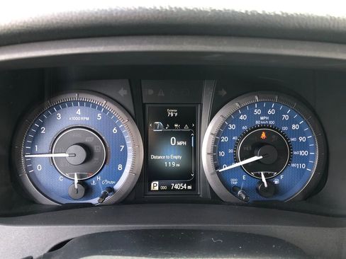 Used 2020 Toyota Sienna LE w/ Carpet Mat Package FWD image 33
