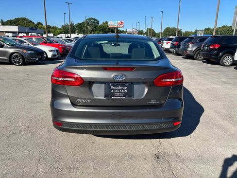 Used 2015 Ford Focus SE FWD image 4