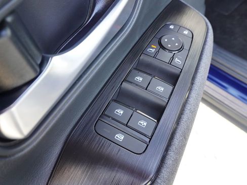 Certified 2025 Nissan Kicks SV image 15