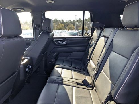 Used 2024 GMC Yukon XL SLT RWD image 12