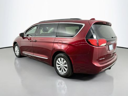 Used 2017 Chrysler Pacifica Touring-L FWD image 6