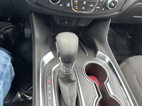 Used 2022 Chevrolet Traverse LT image 14