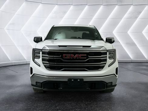 Used 2025 GMC Sierra 1500 SLT image 2