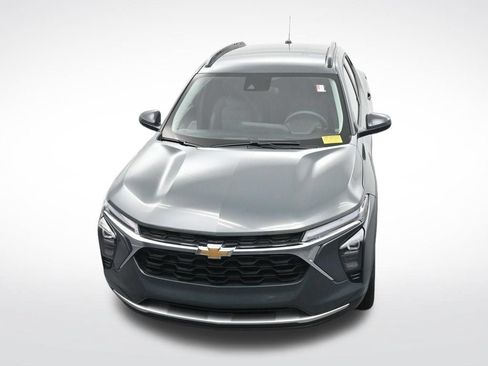 Used 2025 Chevrolet Trax LT FWD image 21