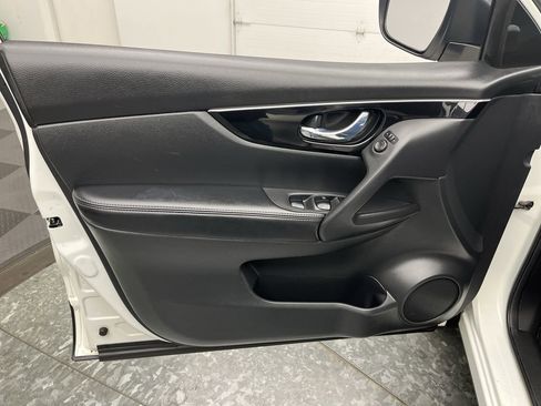 Used 2017 Nissan Rogue Sport SL w/ SL Premium Package image 8