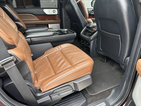 Used 2023 Lincoln Navigator Reserve AWD/4WD image 3