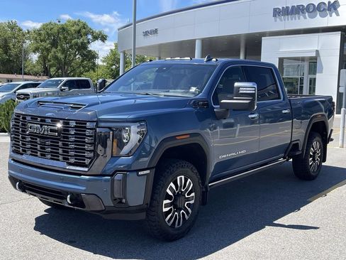 Used 2024 GMC Sierra 2500 Denali Ultimate AWD/4WD image 3