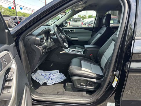 Certified 2023 Ford Explorer XLT w/ Equipment Group 202A AWD/4WD image 17
