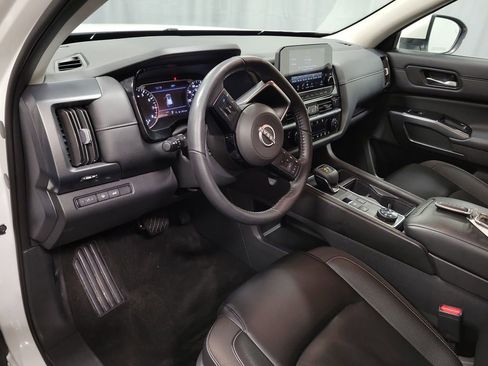 Used 2024 Nissan Pathfinder SL w/ Cargo Package AWD/4WD image 13