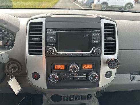 Used 2016 Nissan Frontier SV w/ SV Value Truck Package RWD image 17