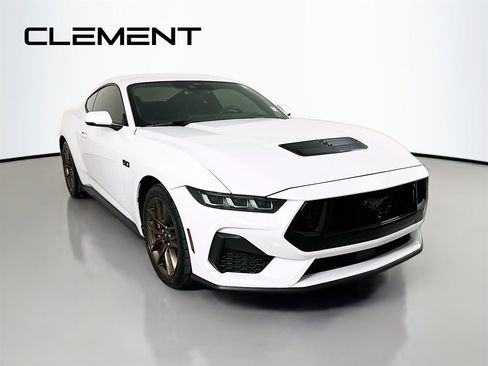 Used 2024 Ford Mustang GT Premium image 3