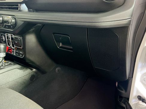 Used 2024 Jeep Wrangler Unlimited Rubicon image 35