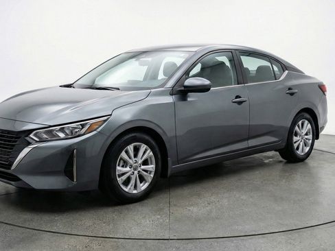 Used 2025 Nissan Sentra S FWD image 3