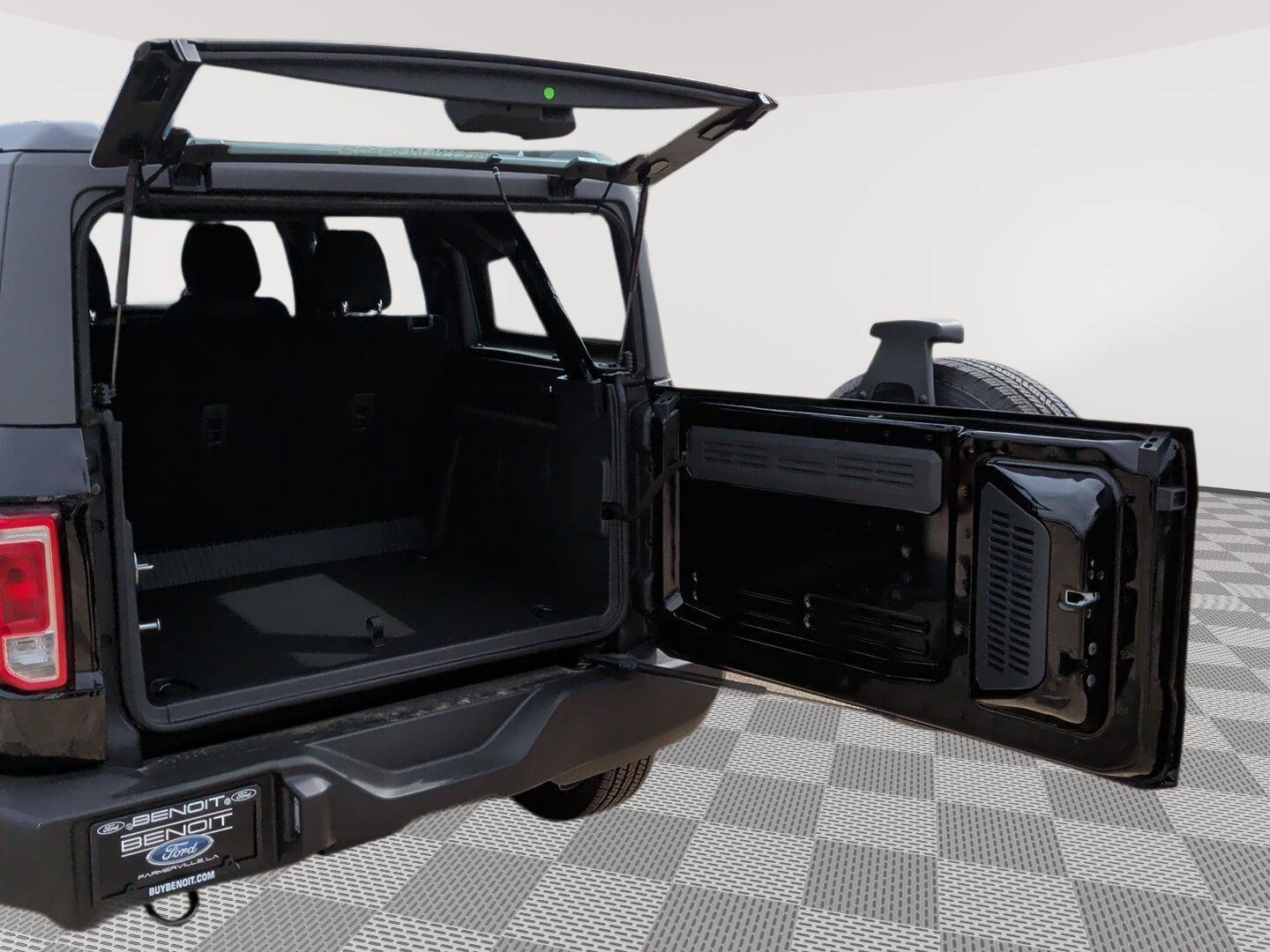 New 2025 Ford Bronco 4-Door AWD/4WD image 26
