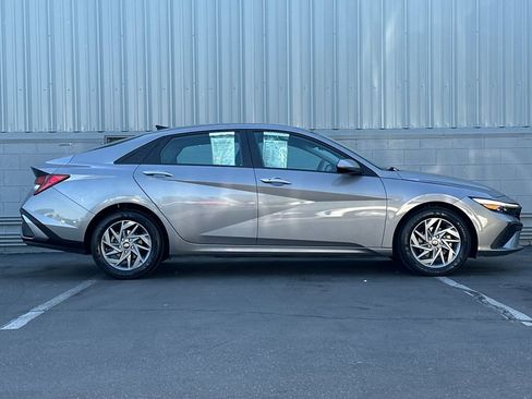 Used 2024 Hyundai Elantra SEL FWD image 3