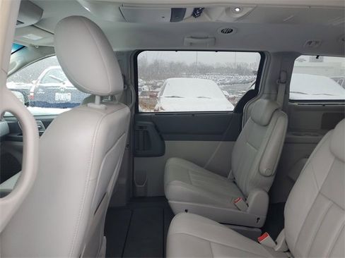 Used 2008 Chrysler Town & Country Touring image 7