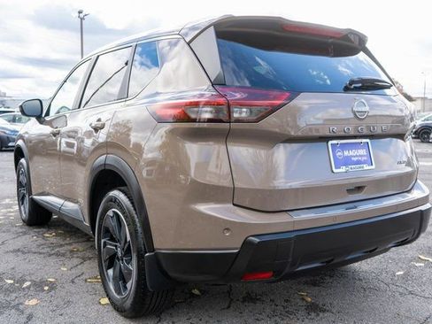 Certified 2025 Nissan Rogue SV image 8