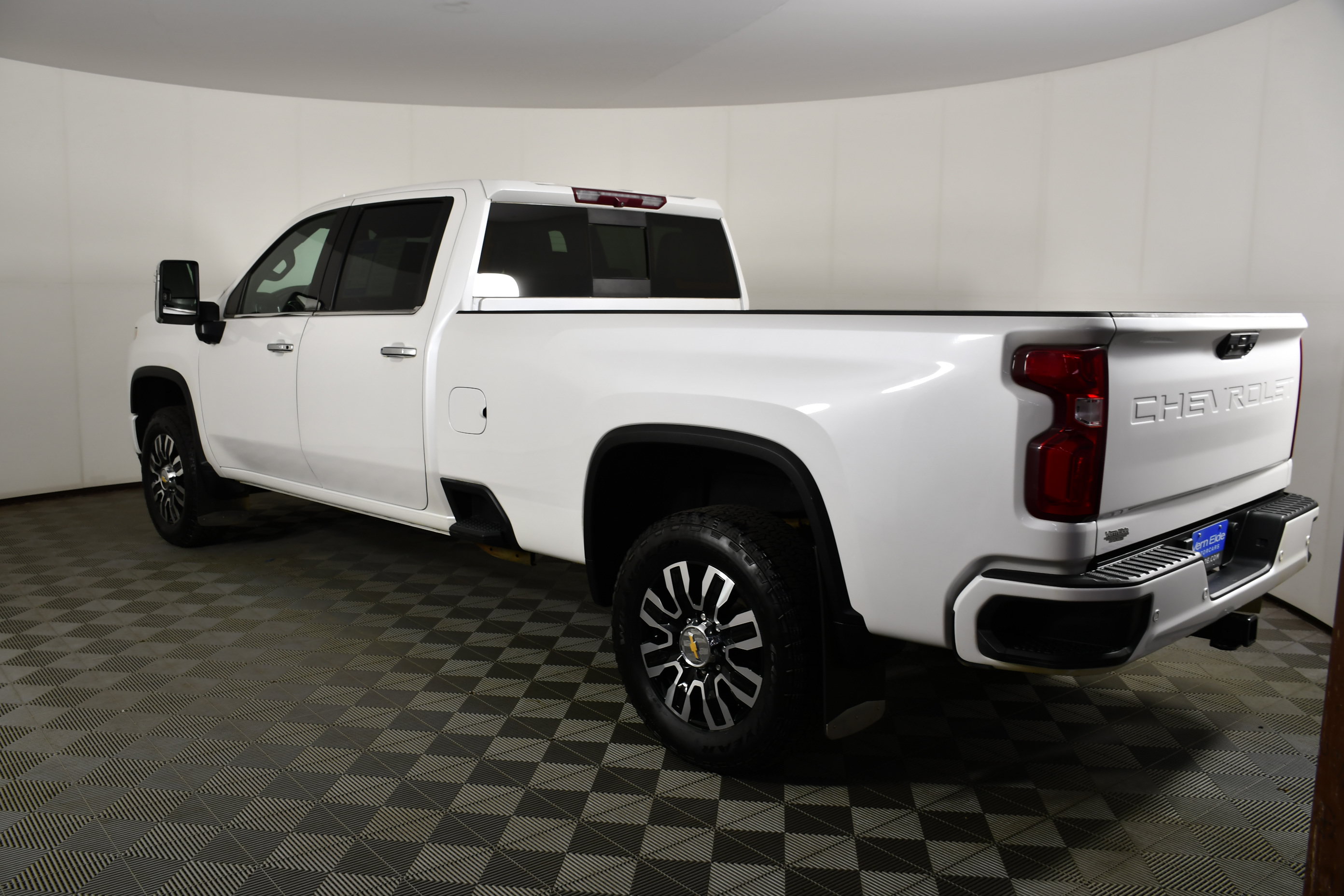 Used 2022 Chevrolet Silverado 3500 High Country w/ Safety Package II AWD/4WD image 8