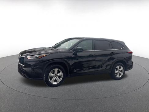 Used 2025 Toyota Highlander LE image 8