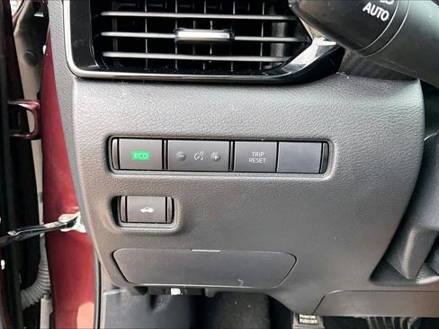 Used 2024 Nissan Sentra SV FWD image 33