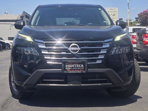 Used 2024 Nissan Rogue S AWD/4WD image 2