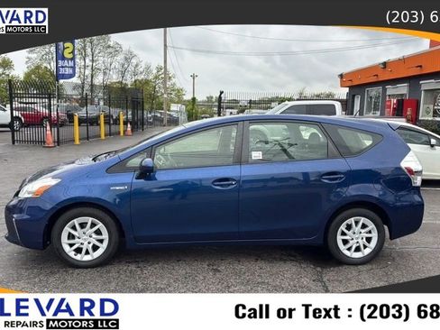 Used 2014 Toyota Prius V Three FWD image 4