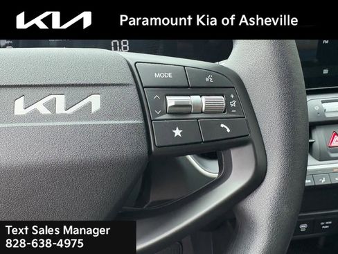 New 2025 Kia K4 LXS image 12