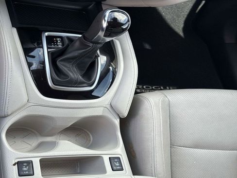 Used 2018 Nissan Rogue Sport SL w/ SL Premium Package FWD image 25