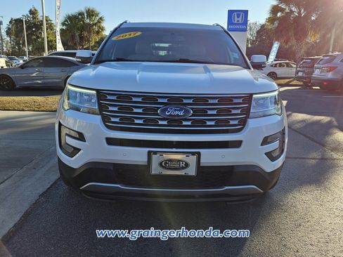 Used 2017 Ford Explorer Limited w/ Class II Trailer Tow Package image 8