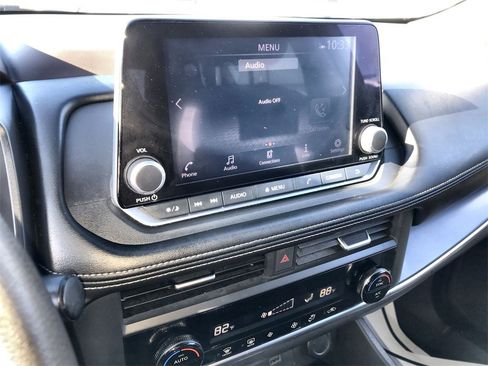 Used 2023 Nissan Rogue SV image 16