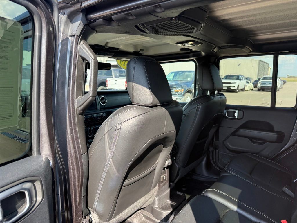Used 2019 Jeep Wrangler Unlimited Sahara AWD/4WD image 10
