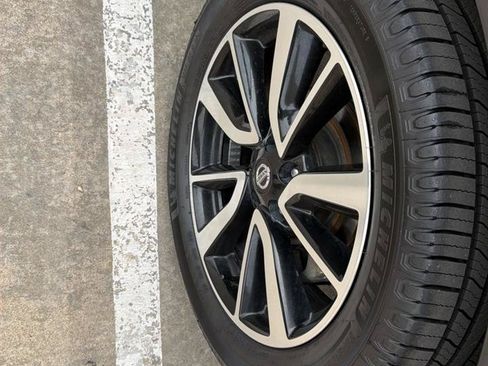 Used 2019 Nissan Rogue SL AWD/4WD image 46