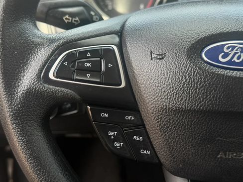 Used 2017 Ford Focus SE FWD image 17