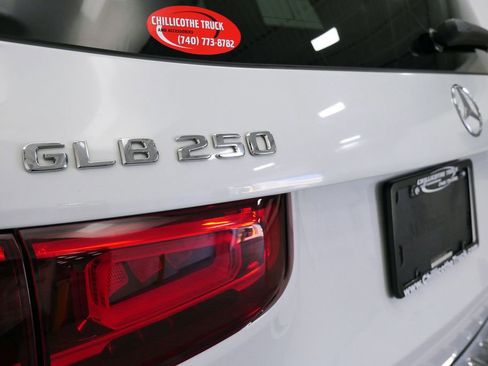 Used 2021 Mercedes-Benz GLB 250 4MATIC image 10