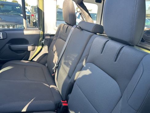 Used 2023 Jeep Wrangler Unlimited w/ Sun & Screen Package image 37