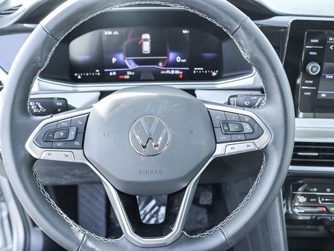 New 2025 Volkswagen Taos SE image 25