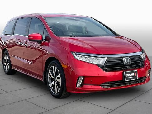 Used 2024 Honda Odyssey Touring image 3