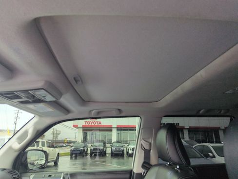Used 2018 Toyota 4Runner Limited AWD/4WD image 21