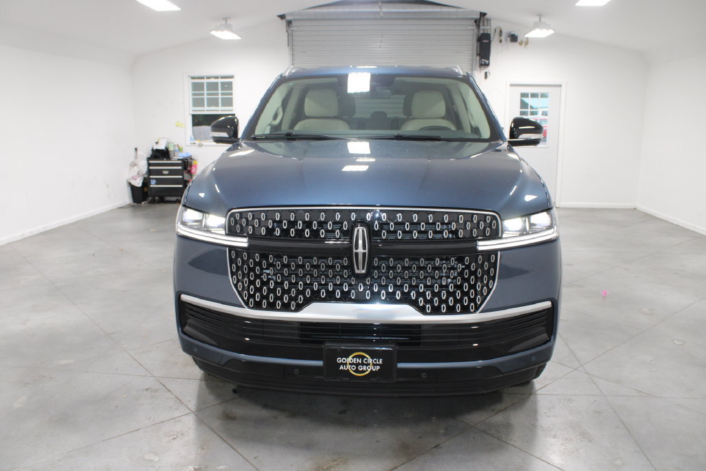 New 2027 Lincoln Navigator Premiere RWD image 2