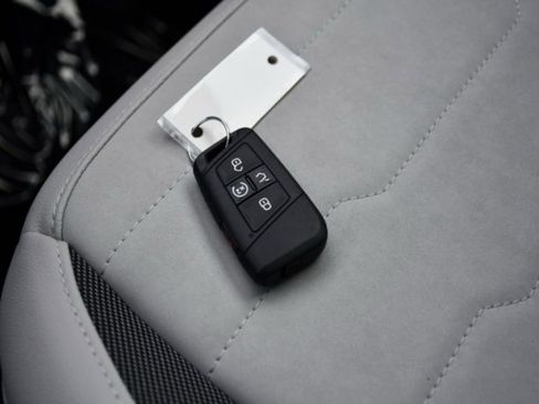 New 2026 Volkswagen Taos SE image 15