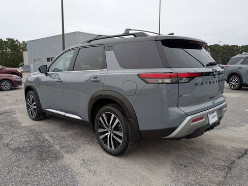 New 2025 Nissan Pathfinder Platinum w/ Black Appearance Package image 6