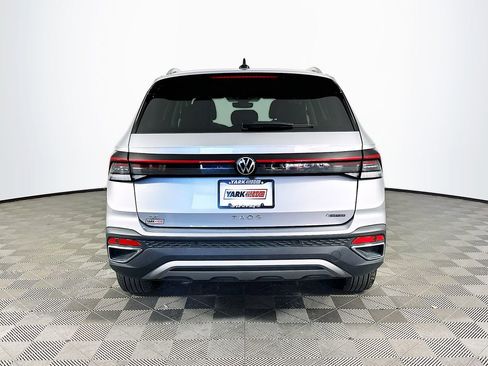 Used 2025 Volkswagen Taos SE image 9