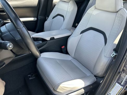 Used 2022 Lexus UX 250h w/ Accessory Package (Z1) AWD/4WD image 18